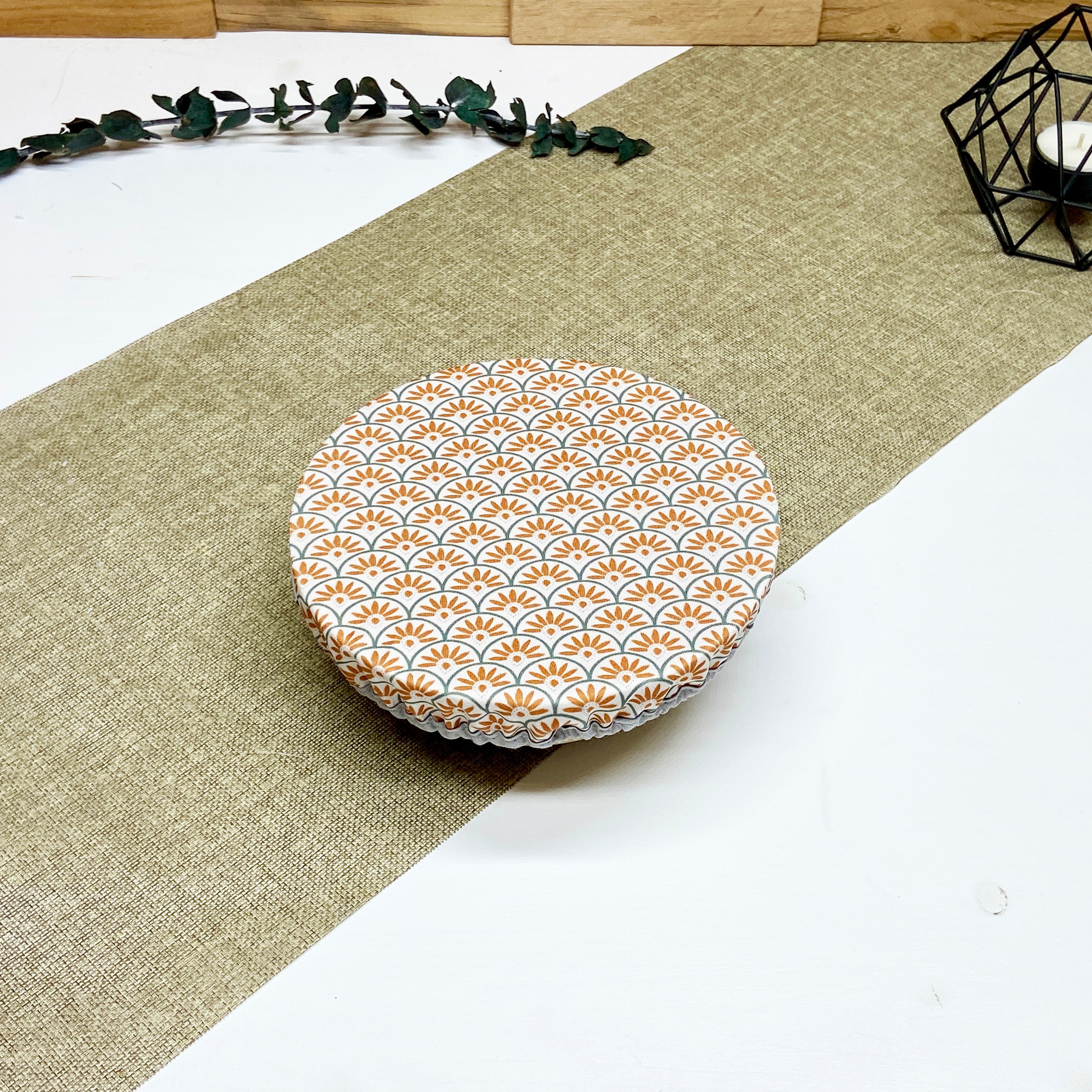 Petit couvre-plat réutilisable en tissu motif Paon Beige pour contenants de 13 à 17 cm