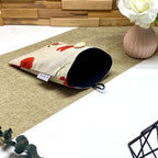 Doublure intérieure d'une pochette à livre de poche matelassée motif Coquelicot