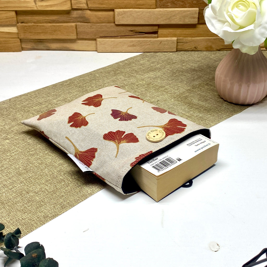 Pochette à livre de poche matelassée motif Ginkgo avec livre inséré
