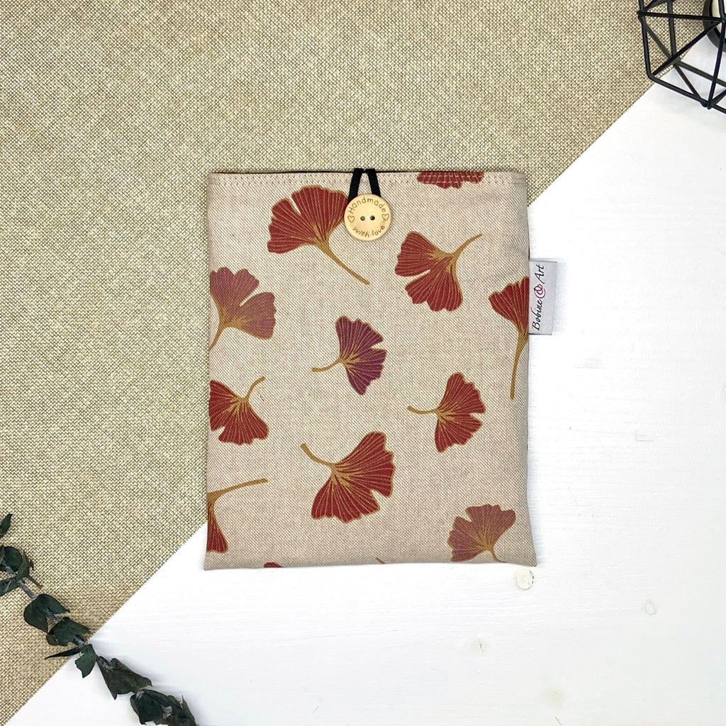 Pochette à livre de poche matelassée motif Ginkgo vue de face