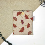Pochette à livre de poche matelassée motif Ginkgo vue de face