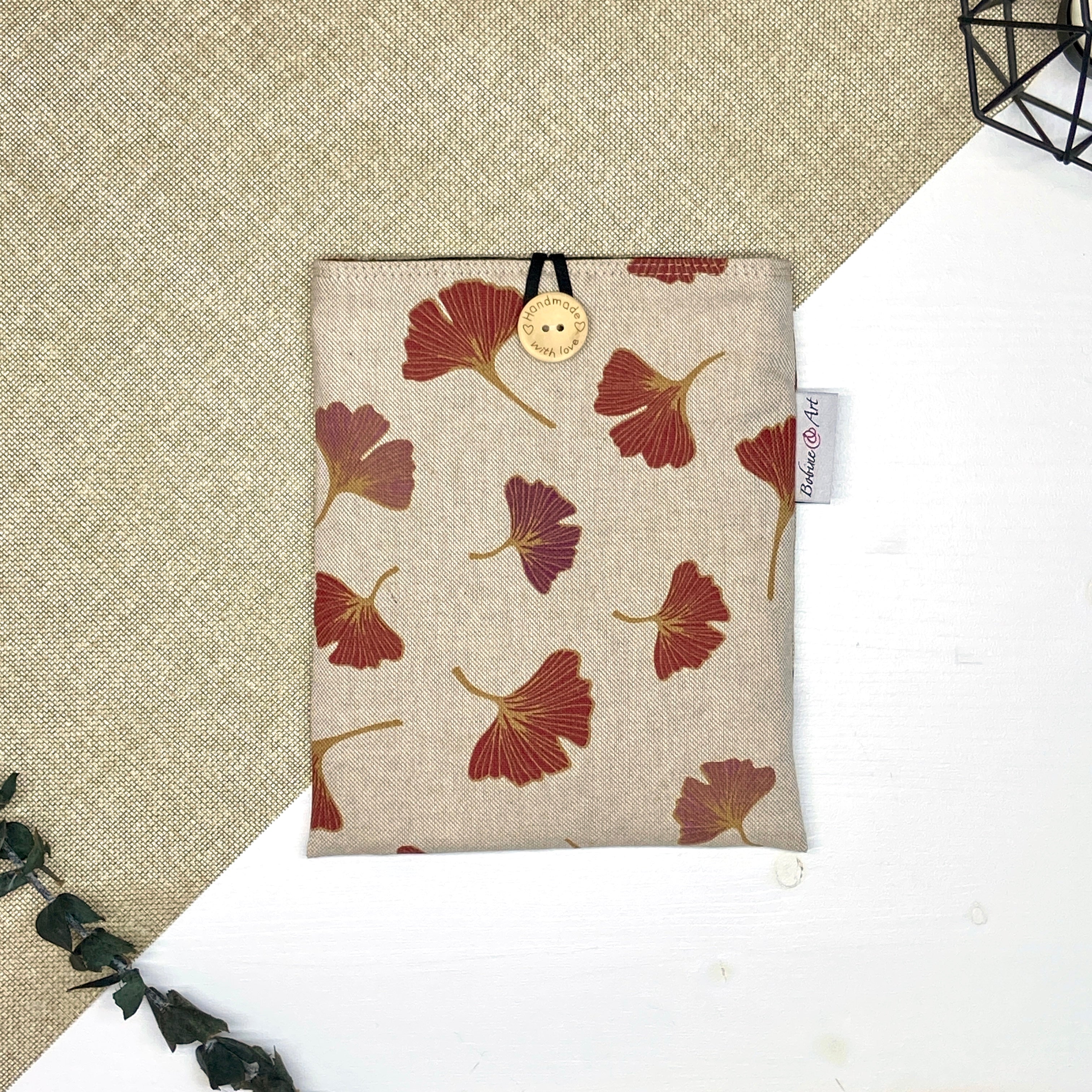 Pochette à livre de poche matelassée motif Ginkgo vue de face