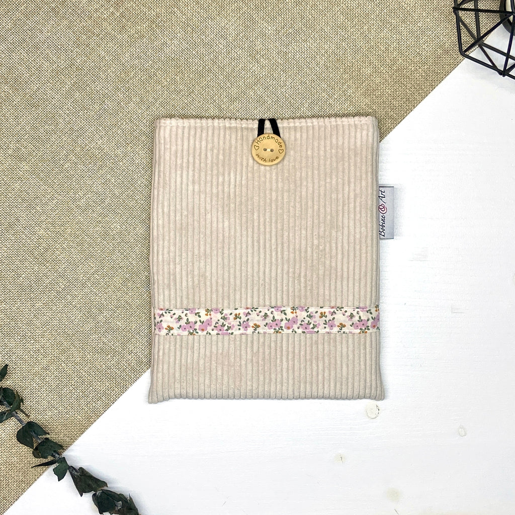 Pochette à livre de poche en velours ivoire vue de face