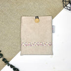 Pochette à livre de poche en velours ivoire vue de face