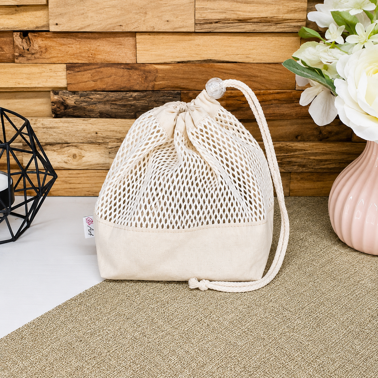 Filet de lavage réutilisable en coton pour lingettes lavables, idéal pour protéger les accessoires zéro déchet lors du passage en machine.