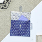 Porte-savon nomade imperméable bleu graphique pour savon solide fabriqué artisanalement en France