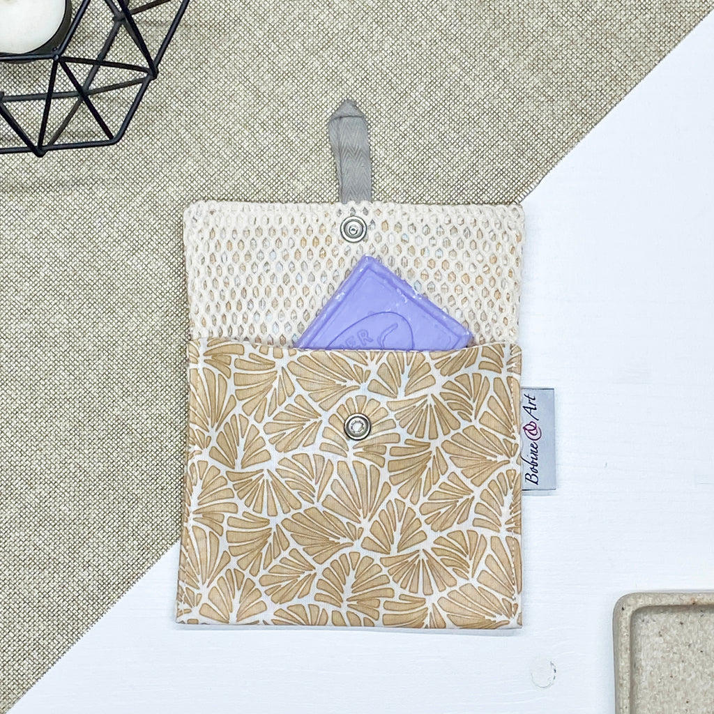 Porte-savon nomade imperméable motif feuillage doré pour savon solide fabriqué en France