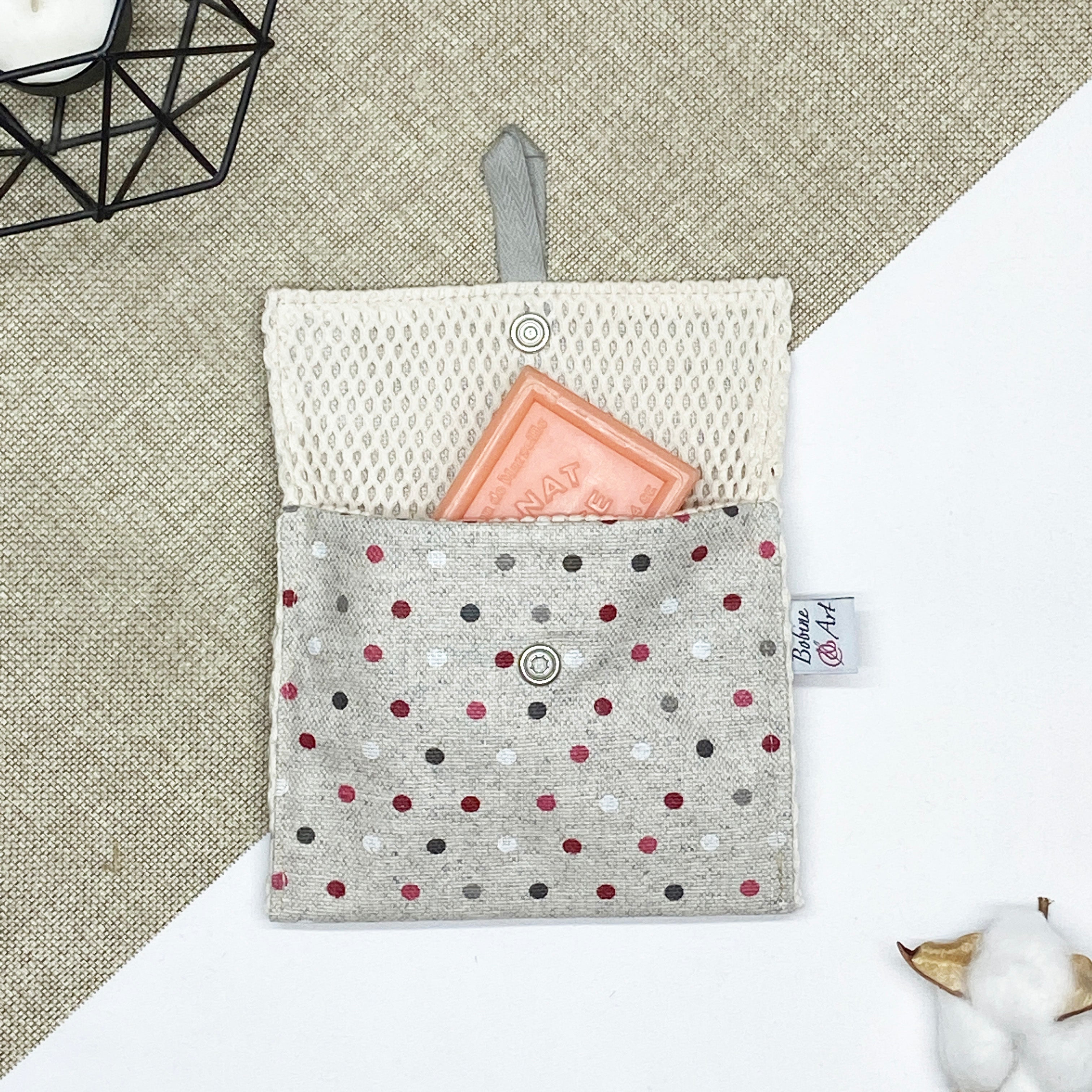 Porte-savon nomade imperméable motif pois pour savon solide fabriqué en France