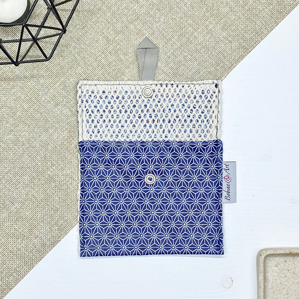 Porte-savon de voyage bleu graphique ouvert en tissu imperméable pour transporter un savon solide