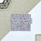 Porte-savon nomade fleur claire fermé en tissu imperméable pour savon solide
