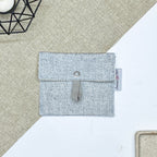 Porte-savon nomade gris clair fermé en tissu imperméable pour savon solide
